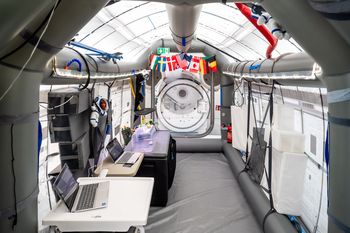 Poczuć się jak astronauta w kosmosie. W miasteczku uniwersyteckim stanęła stacja kosmiczna