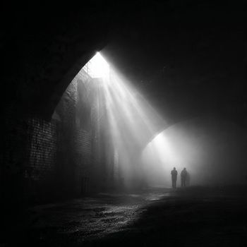 Podziemne tajemnice przy dworcu. Nocny spacer śladami schronów i tuneli w Poznaniu