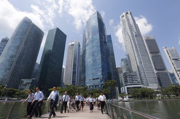 Koniec z lodowatymi biurami. Singapur podnosi temperaturę klimatyzacji do 25°C przez kryzys energetyczny