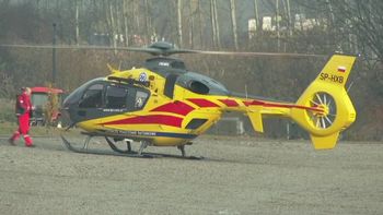 Groźny wypadek na DK15. W aucie czworo dzieci, na miejsce wezwano śmigłowiec LPR