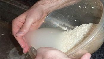 Sekretna maseczka z ryżu i mleka sprawi, że Twoja cera będzie wyglądała młodziej