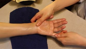masaż dłoni