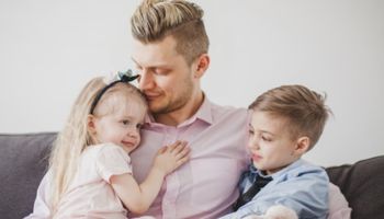 Naukowcy udowodnili, że mózgi ojców reagują zupełnie inaczej na córki niż na synów