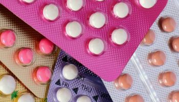 Popularny rodzaj antykoncepcji zwiększa ryzyko rozwoju raka piersi. Naukowcy ostrzegają!