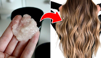 Wystarczy dodać łyżeczkę soli do zwykłego szamponu, by ulepszyć jego działanie!