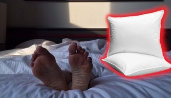 5 głównych zalet spania bez poduszki. Spróbuj, a nie pożałujesz