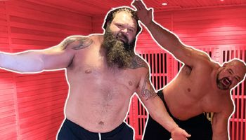 Dwóch najsilniejszych mężczyzn na zajęciach jogi w rozgrzanej saunie. Jak im poszło?