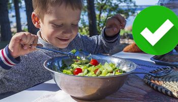 Znaleźli sprytny sposób na zachęcenie dziecka do jedzenia warzyw. Potwierdzają to badania