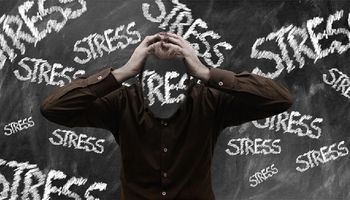 Stres jednym z czynników zwiększających ryzyko choroby Alzheimera. Badania dają do myślenia