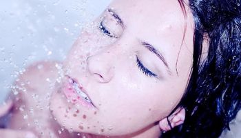 5 powodów, dla których warto brać prysznic co drugi dzień. Twój organizm Ci za to podziękuje