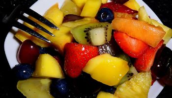 Frutarianizm – żywienie wyłącznie owocami – może być niebezpieczne. Ekspert nie pozostawia złudzeń