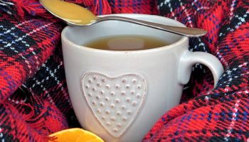 5 nieoczywistych przepisów na pyszne i rozgrzewające herbatki na pierwsze objawy przeziębienia