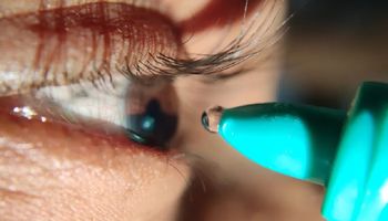 FDA zatwierdziła krople, które wyostrzają wzrok. Skutecznie poprawiają zdolność widzenia z bliska
