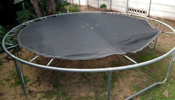 13 pomysłów na ponowne wykorzystanie zniszczonej trampoliny! Kryje w sobie ogromny potencjał