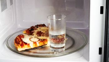 14 niezwykłych rzeczy, które potrafi każda mikrofalówka. Warto o nich wiedzieć