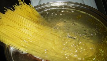 Sekretny sposób włoskich kucharzy na przygotowanie makaronu. Będzie smakował perfekcyjnie!