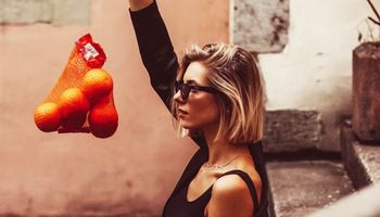 H&M stawia na ekologię. W kolekcji pojawią się ubrania z pomarańczy