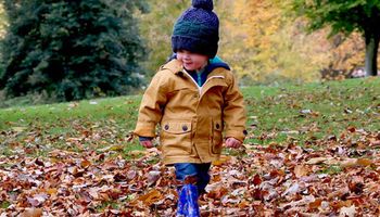 Modne dziecko na jesień. 3 rady, które pomogą Ci skompletować garderobę malucha
