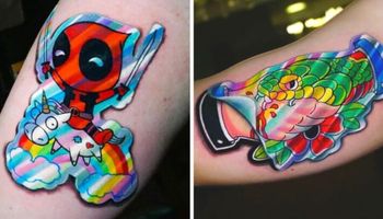 14 bajecznie kolorowych tatuaży, które przypominają holograficzne, połyskujące naklejki
