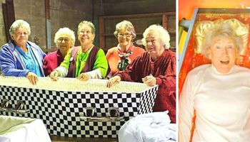 Seniorzy w Nowej Zelandii spotykają się i dekorują swoje własne trumny. To oswajanie śmierci