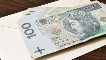 Ile dać w kopertę na wesele w 2023 roku? Kwoty dla młodej pary z zeszłego roku są nieaktualne
