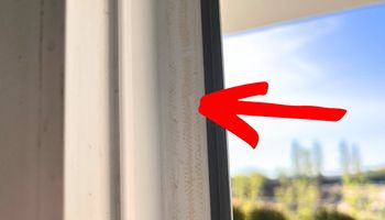 jak usunąć klej po moskitierze z okna