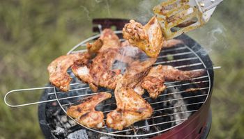 smażenie mięsa na grillu