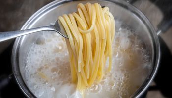 gotowanie makaronu spaghetti