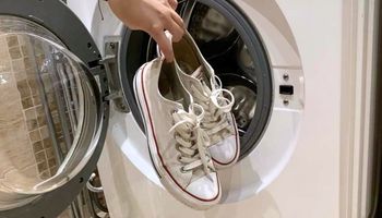 pranie białych butów