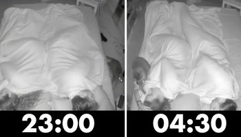 Zamontowali kamerę, aby zobaczyć, co ich kot wyprawia, gdy śpią. Filmik ma ponad 9,5 mln odsłon