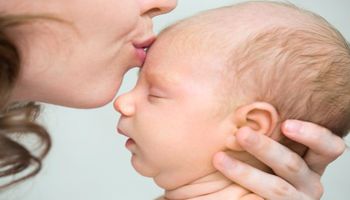 4 proste wskazówki, które pomogą Ci uniknąć płaskiej główki u niemowlaka
