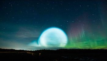 Tajemnicza kula światła pojawiła się na niebie nad Syberią. Na jej temat powstało sporo spekulacji