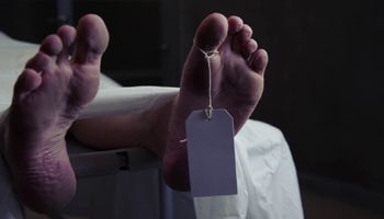 Trzech lekarzy stwierdziło zgon 29-latka, który kilka godzin później obudził się w kostnicy