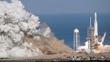 Wczoraj odbył się testowy start Falcona Heavy. Sam Elon Musk określał szanse powodzenia 50/50