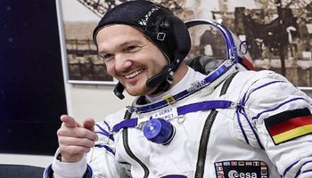 Astronauta powstrzymywał wyciek palcem, uszczelnić dziurę na Międzynarodowej Stacji Kosmicznej