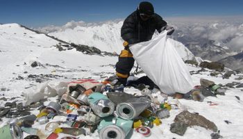 Rozpoczyna się wielka akcja sprzątania Mount Everestu. Szczyt zostanie zamknięty od północy