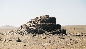 W zachodniej części Sahary można znaleźć setki tajemniczych kamiennych pomników