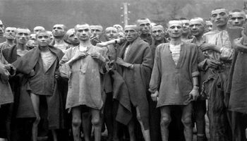 Niemieckie obozy zagłady. Archiwalne nagrania ujawniają, jak wyglądało ich wyzwolenie