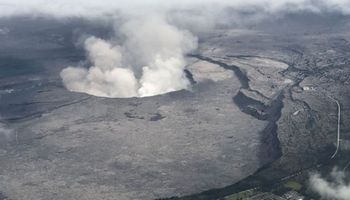 Turysta wpadł do wulkanu Kīlauea na Hawajach. Ku zdumieniu ratowników mężczyzna przeżył