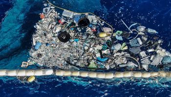 Wielkie oczyszczanie oceanów rozpoczęte! Urządzenie wyłapujące śmieci w końcu działa poprawnie