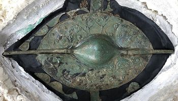 Celtycka tarcza odnaleziona przez archeologów uważana za najważniejszy brytyjski obiekt tysiąclecia