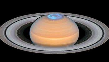 Analiza ostatnich danych z misji Cassini ujawnia niesamowite zdjęcia zorzy na Saturnie
