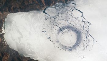 Tajemnica dziwacznych lodowych pierścieni powstających na Bajkale została rozwiązana
