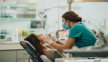 Światowa Organizacja Zdrowia zaleca, by unikać prac dentystycznych, które nie są konieczne