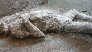 W Pompejach odkryto dwie kolejne ofiary Wezuwiusza. Zginęły w potwornych okolicznościach