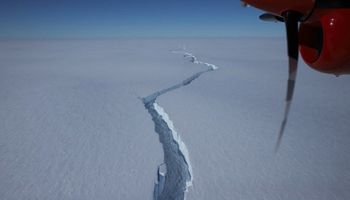 Góra lodowa wielkości Londynu oderwała się od lodowca na Antarktydzie