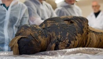 Starożytna egipska mumia kapłana okazała się być ciężarną kobietą. To pierwsze takie znalezisko