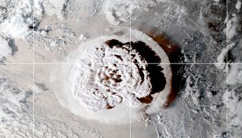 Erupcja wulkanu Hunga uważana jest za największą w tym stuleciu, a fale tsunami dotarły do Peru
