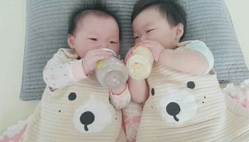Rozdzielone jednojajowe bliźniaczki wychowane w Korei i USA wykazują zaskakujące różnice