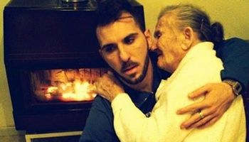 To, co ten mężczyzna zrobił dla swojej babci poruszyło cały internet… Moje serce również. Piękny gest.